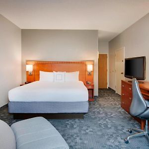 King Room Mobility or hearing accessible